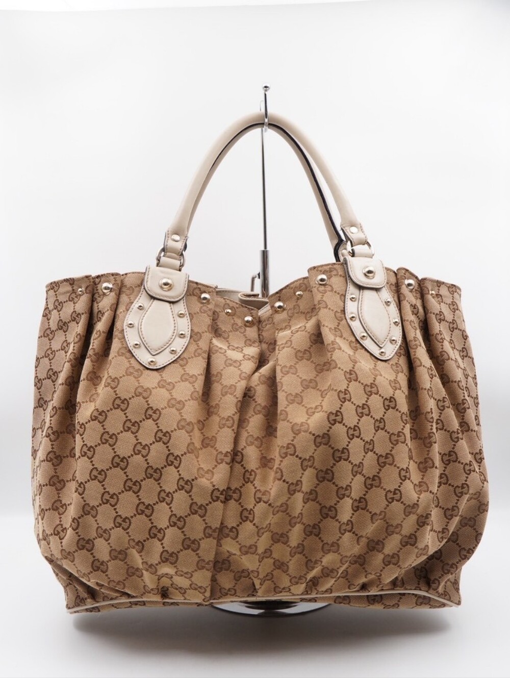 CK40 💕 Gucci GG Signature Studded Pelham Tote